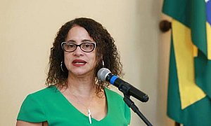 Luciana Santos critica paralisação da PL das fake news e exige ação